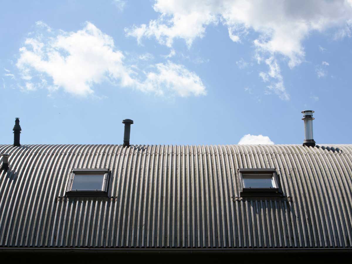 Metal Roofing Contractors GTA – What is the Difference Between Traditional Roofs vs. Metal Roofs
